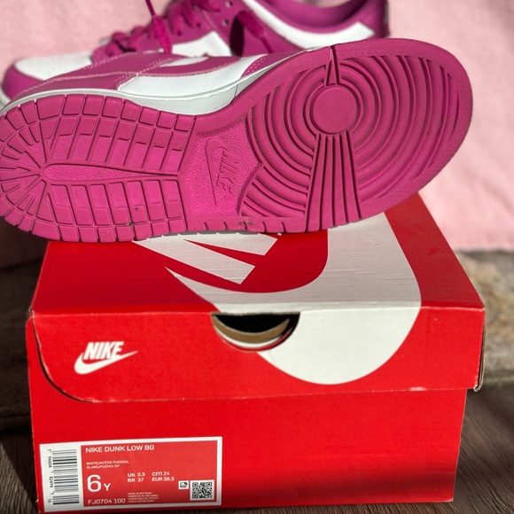 Fuchsia Nike Dunks- with box- 6youth/ 7.5 women’s - Picture 2 of 2